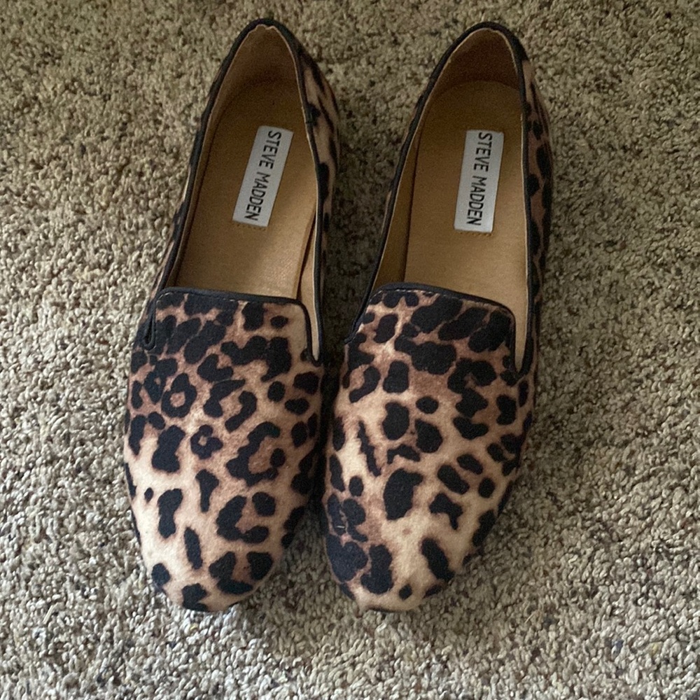 Steve Madden leopard print flats